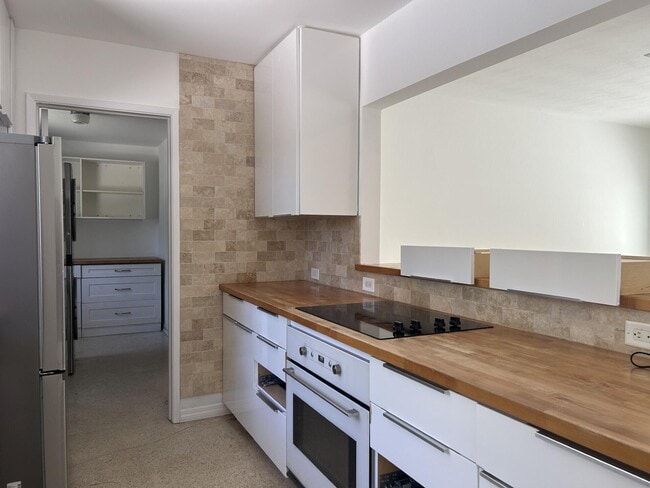 Building Photo - 396 Tequesta Dr