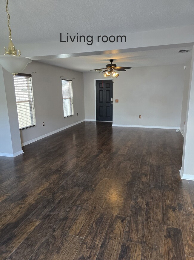 Foto del edificio - 12128 Fern Haven Ave