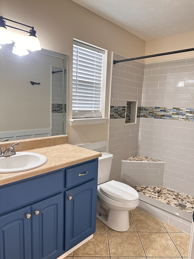 Master Bathroom - 603 Diamonte Cir