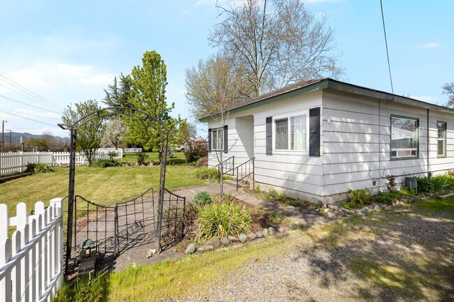 Foto del edificio - 1922 Scenic Ave