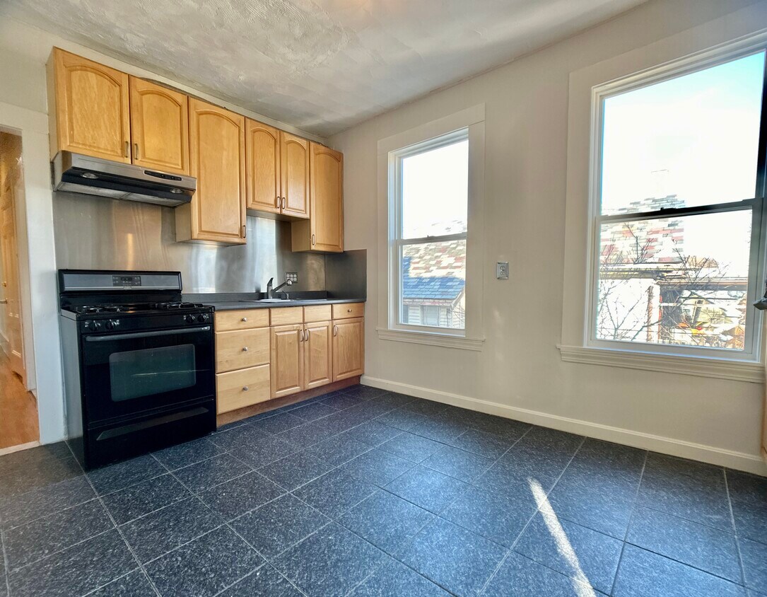 Primary Photo - 30 Amherst St