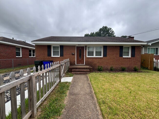 Building Photo - Charming 3 Bedroom 1 Bathroom Brick Ranch ...