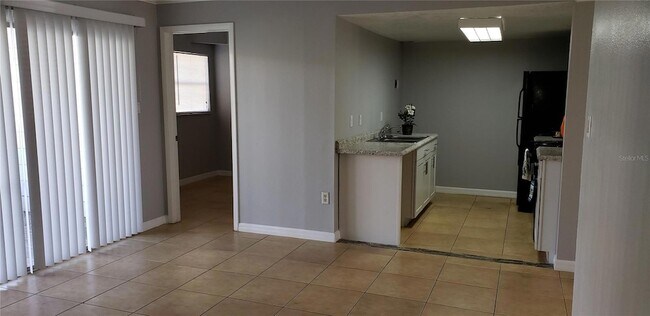 Building Photo - 863 Sky Lake Cir