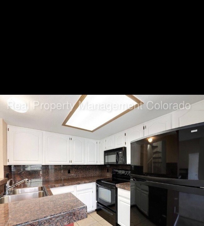 Building Photo - Lovely Condo in Sterling Commons