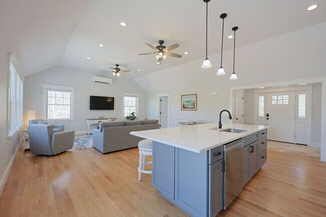 Building Photo - Newly Renovated Winter Rental on a Private...