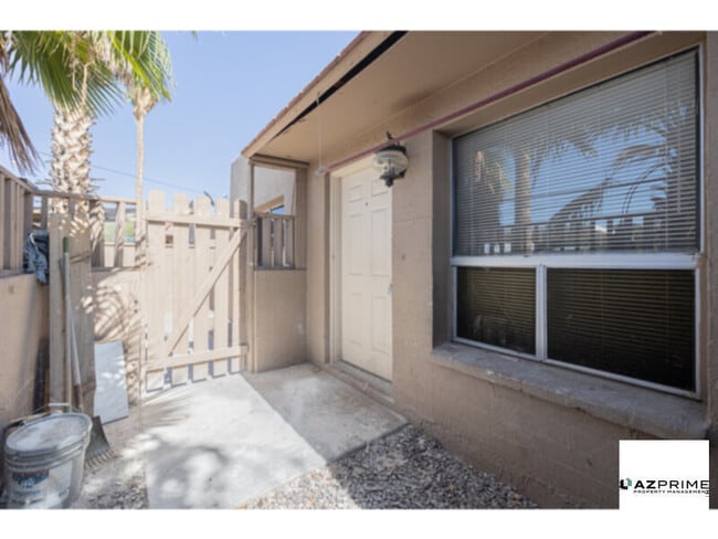Building Photo - Experience this Newly Updated 2/1 Unit in ...