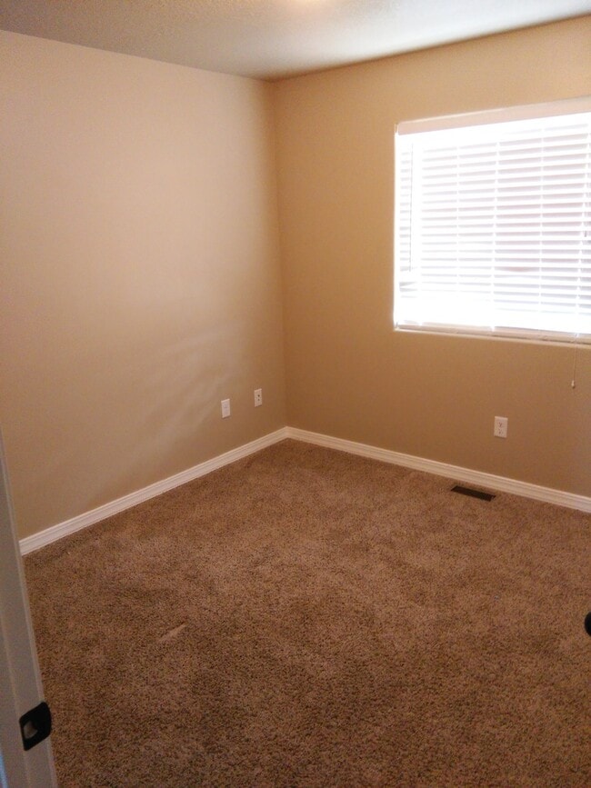 Building Photo - 3 Bedroom, 2.5 Bathroom Twin Home in Gemin...