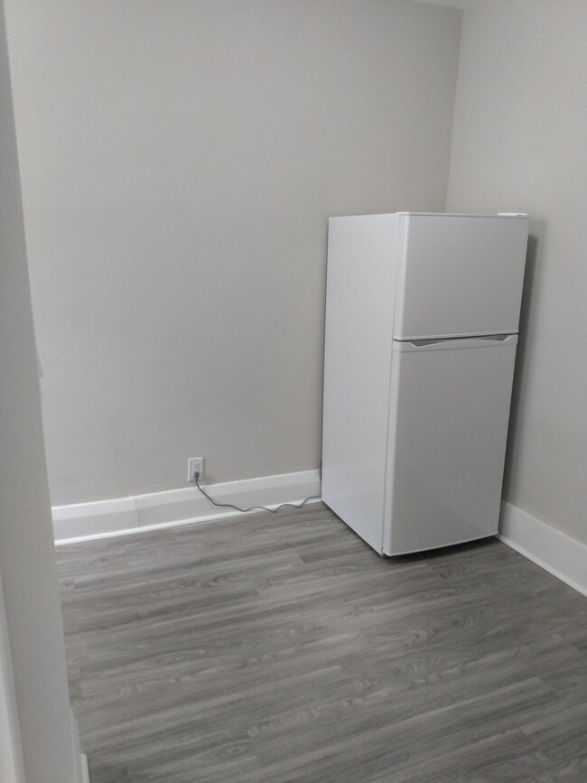 Photo du bâtiment - Spacious Bachelor Unit in downtown Toronto!