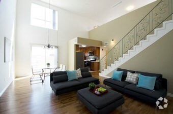 Foto principal - 546 N Oxford Ave