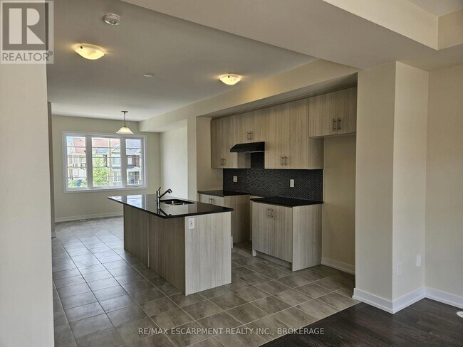 Building Photo - 205 Melody Ln