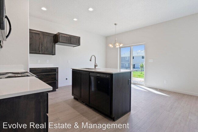 Foto del edificio - 4 br, 2.5 bath House - 744 N Old Fort Dr.