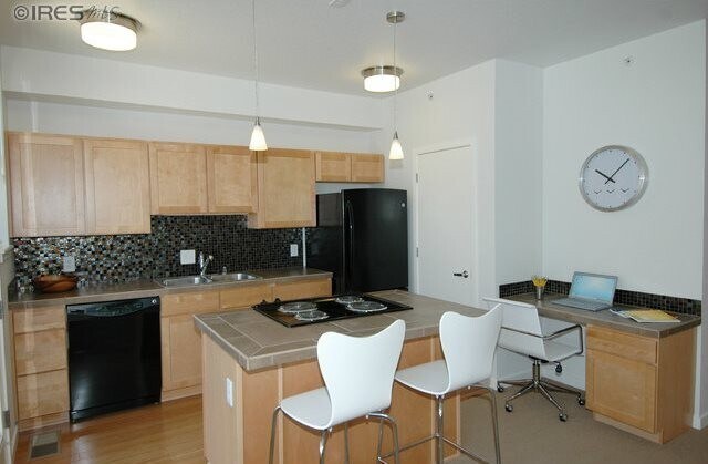 Foto del edificio - Preleasing for August 2026 - Two Level Condo Available Near CU Campus