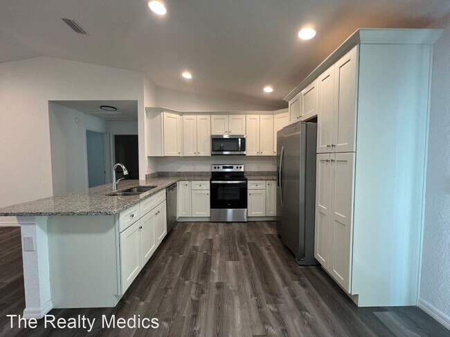 Foto del edificio - 3 br, 2 bath House - 14 Maple Crse