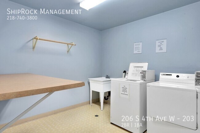 Building Photo - 206 S 4th Ave W