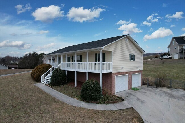 Foto del edificio - 3 bed 2 bath in Cleveland