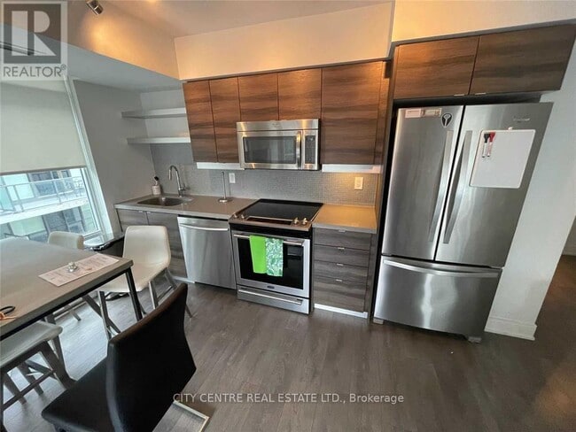 Photo du bâtiment - 525 Adelaide St W