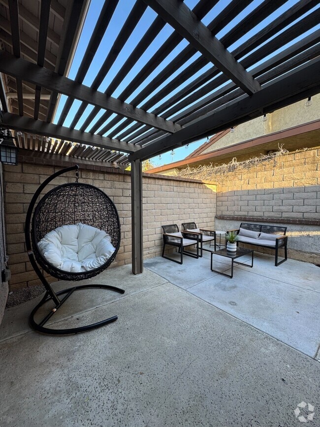 Building Photo - 2718 Nectarine Ave