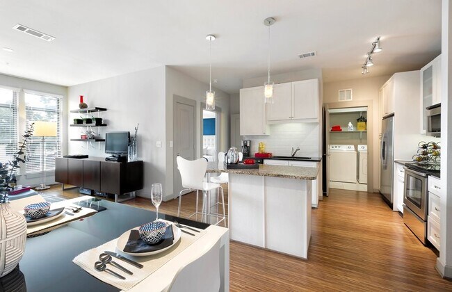 Foto del edificio - 1614 W 5th St