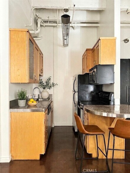 Foto del edificio - 312 W 5th St