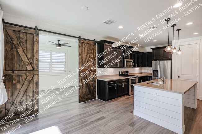 Building Photo - Gorgeous and Charming 4-Bed, 2.5 bath in E...