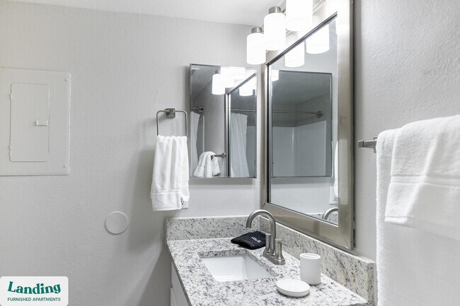 Building Photo - 5704 W Thomas Rd