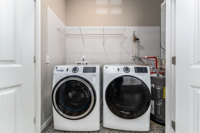 Building Photo - 1715 Sherwood St