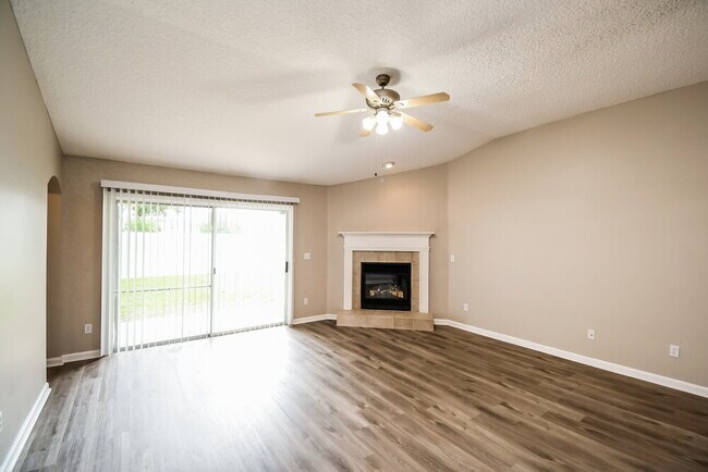 Building Photo - 9135 Prosperity Lake Dr