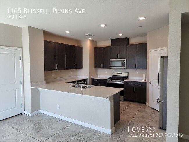 Building Photo - Beautiful 3 bedroom, 2.5 bath home with a ...
