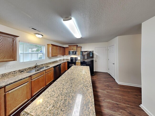 Building Photo - 15634 Lakepoint Forest Dr