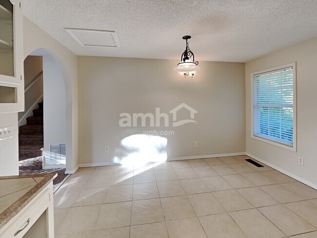 Foto del edificio - 1017 Queensbury Run