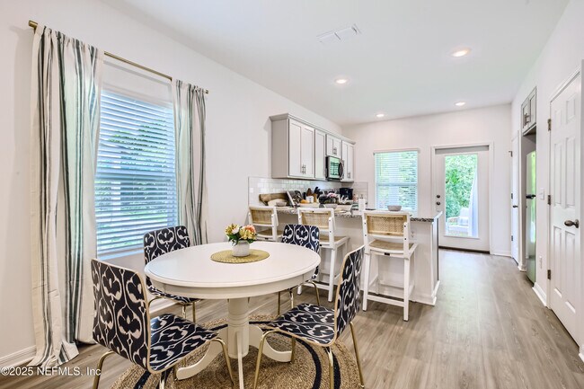 Building Photo - 46 Soria Dr