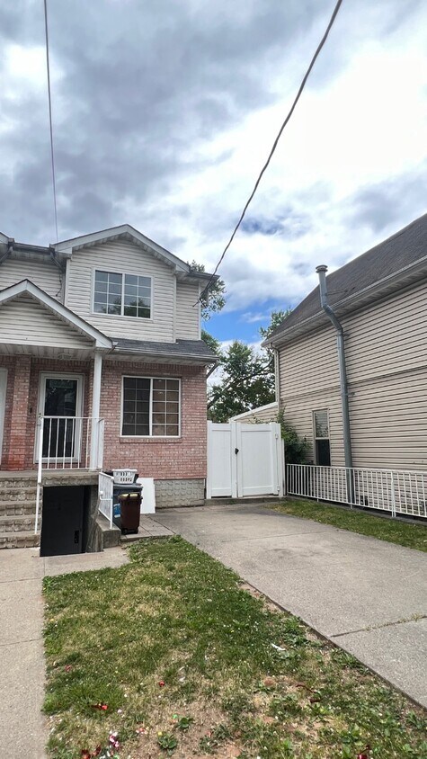 Primary Photo - 47 South Ave