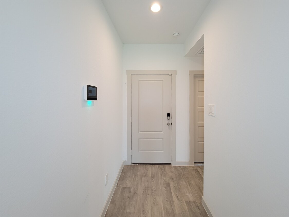 Foto del edificio - 7919 Grey Wolfe Ln