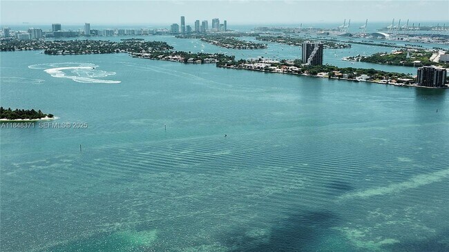 Building Photo - 700 NE 24th St