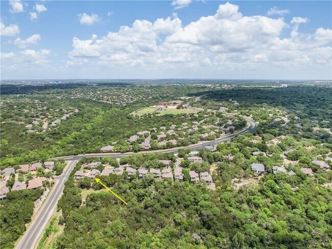 Building Photo - 8230 Spicewood Springs Rd