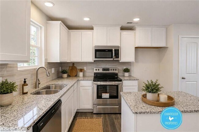 Foto del edificio - 3155 Misty Ridge Dr