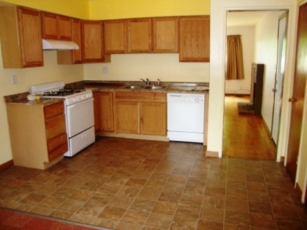 Building Photo - Spacious 4 bedroom near Hartnell College