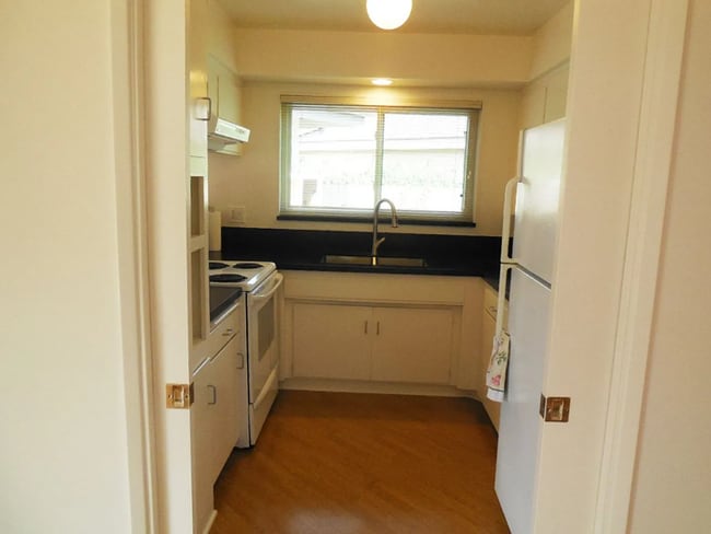 Building Photo - 5920 Encina Rd