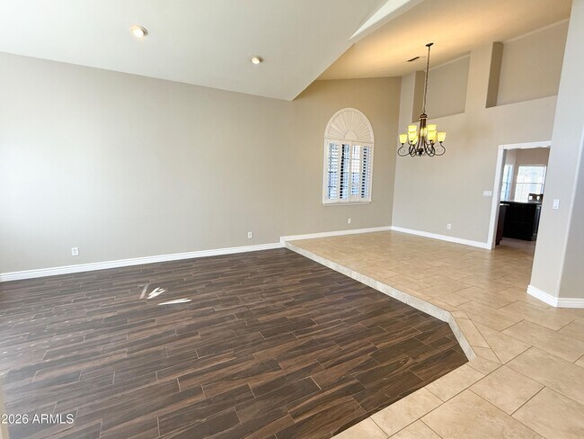 Foto del edificio - 902 W Sherri Dr