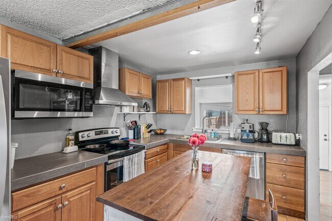 Building Photo - 3 br, 1 bath House - 1890 West Berkeley Place
