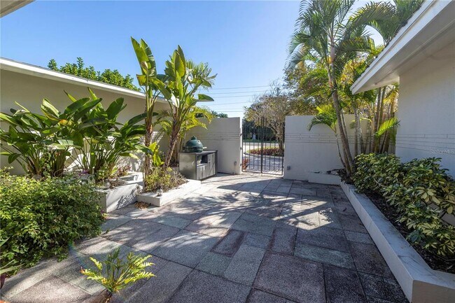 Foto del edificio - 1256 Snell Isle Blvd NE