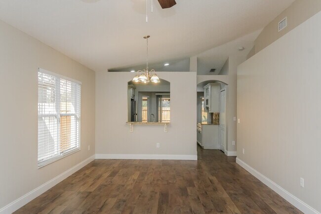 Foto del edificio - 10610 Navigation Dr