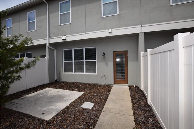 Building Photo - 15615 Honeybell Dr