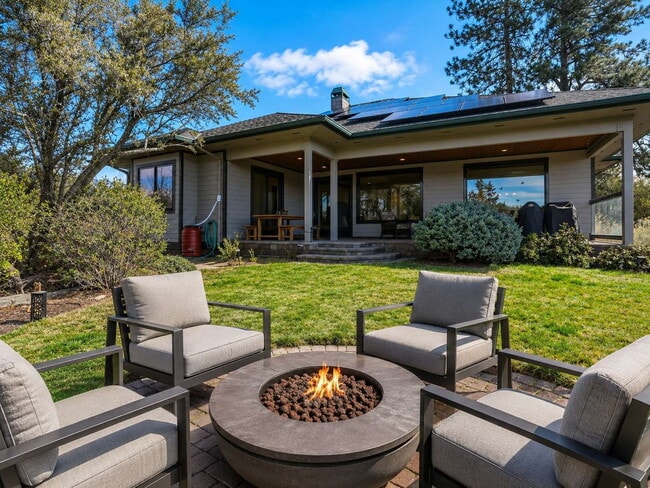 Building Photo - Beautiful 3-Bedroom Home Above Miller’s Landing with River and Mountain Vistas