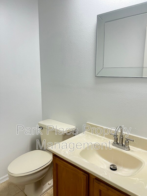 Building Photo - 2306 Clubside