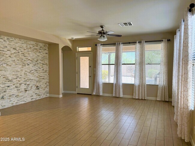Foto del edificio - 12103 W Duane Ln