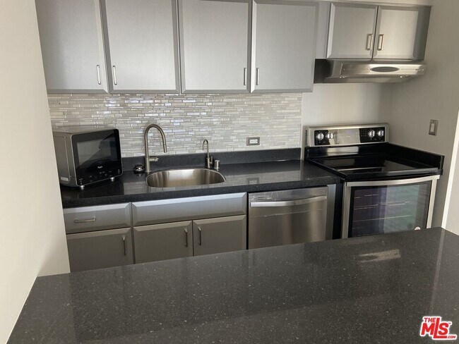 Foto del edificio - 201 Ocean Ave Ext