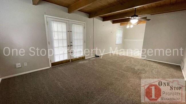Building Photo - Split level 3 bedroom, 1.5 bathroom, and 1...