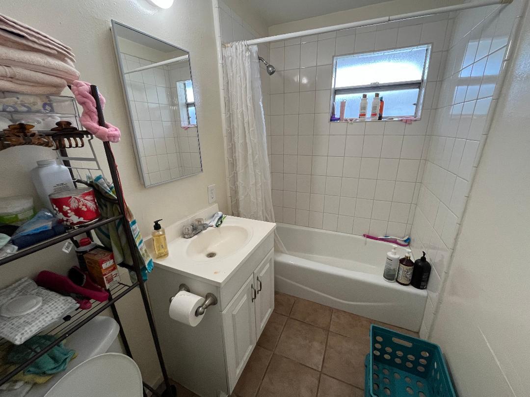 Full Bath - 4716 W 159th St