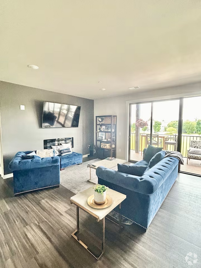 Building Photo - 750 S Pier Dr